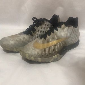 Nike Mens Hyperlive 819663-170 White Black Running Shoes Sneakers. Size 10